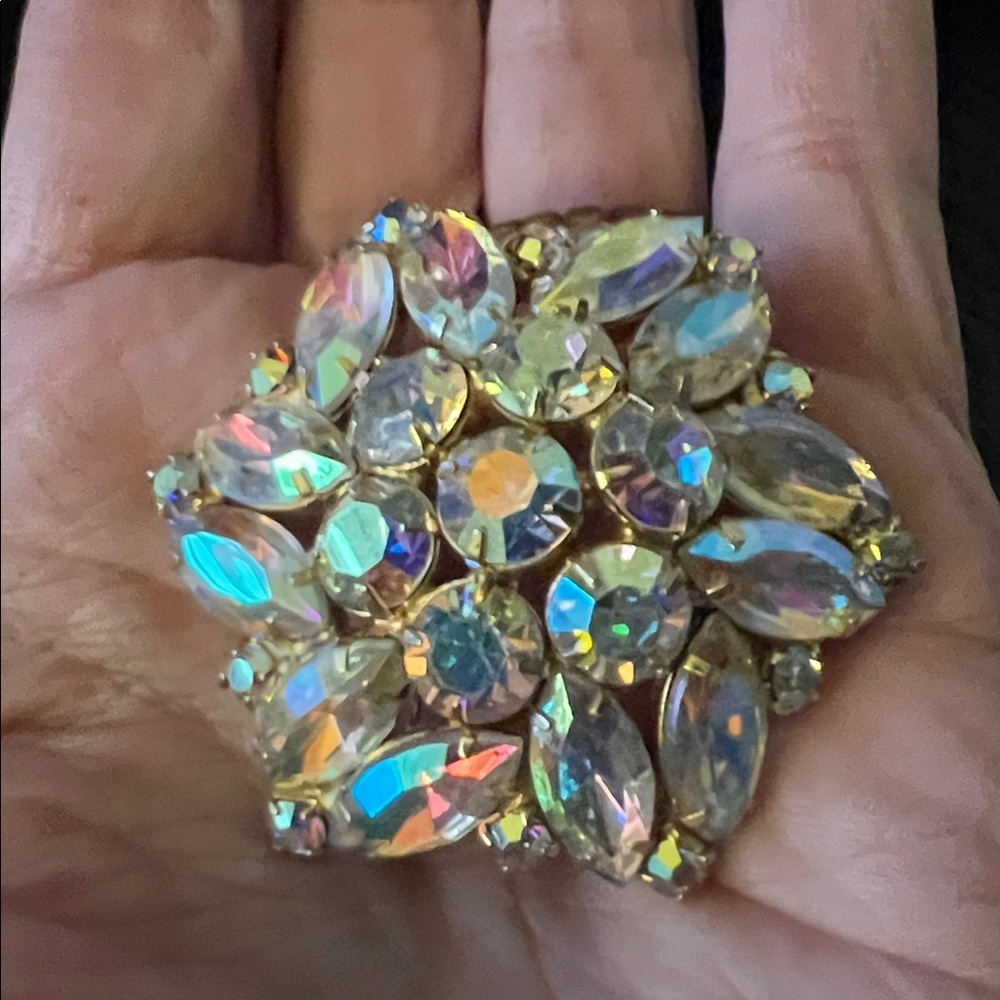 Vintage 2” Gold and Iridescent 1950’s Crystal Brooch - Picture 6 of 6
